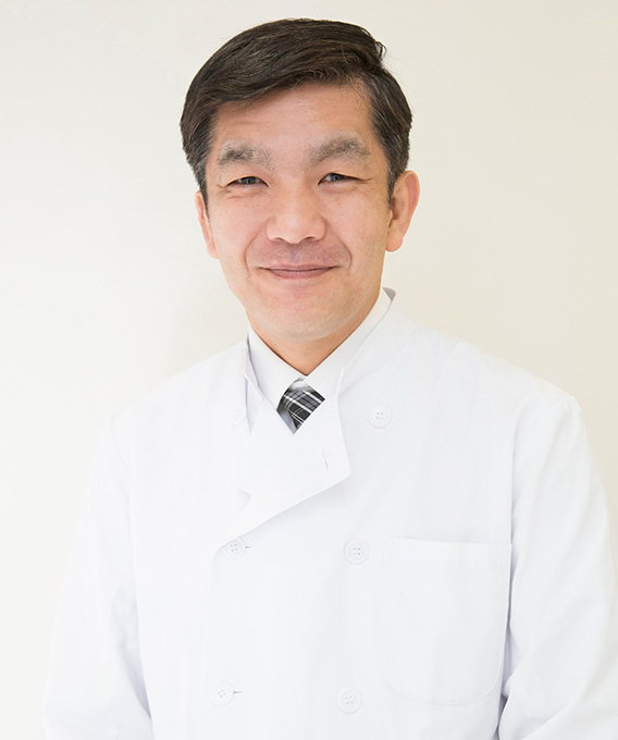 ヒロデンタルクリニックの院長・鬼高のヒロ先生